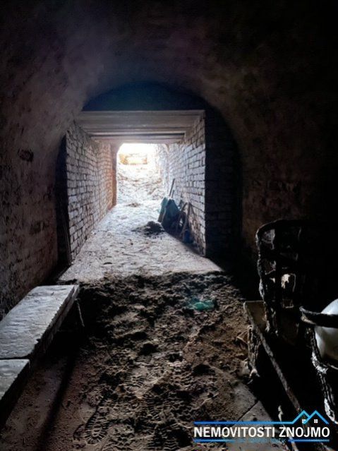 Prodej pozemku 139m2, s podzemním vinným sklepem, Hodonice - 13