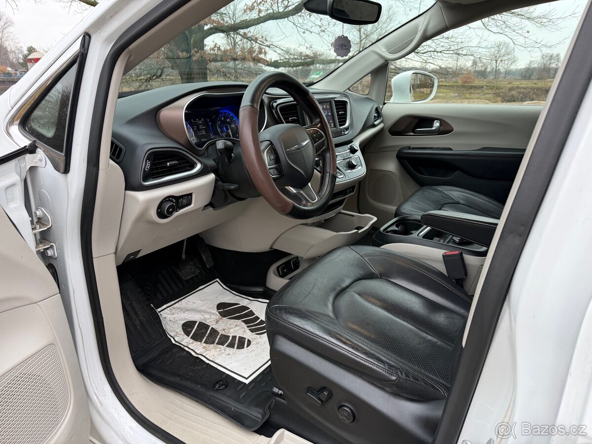 Chrysler Pacifica - 13