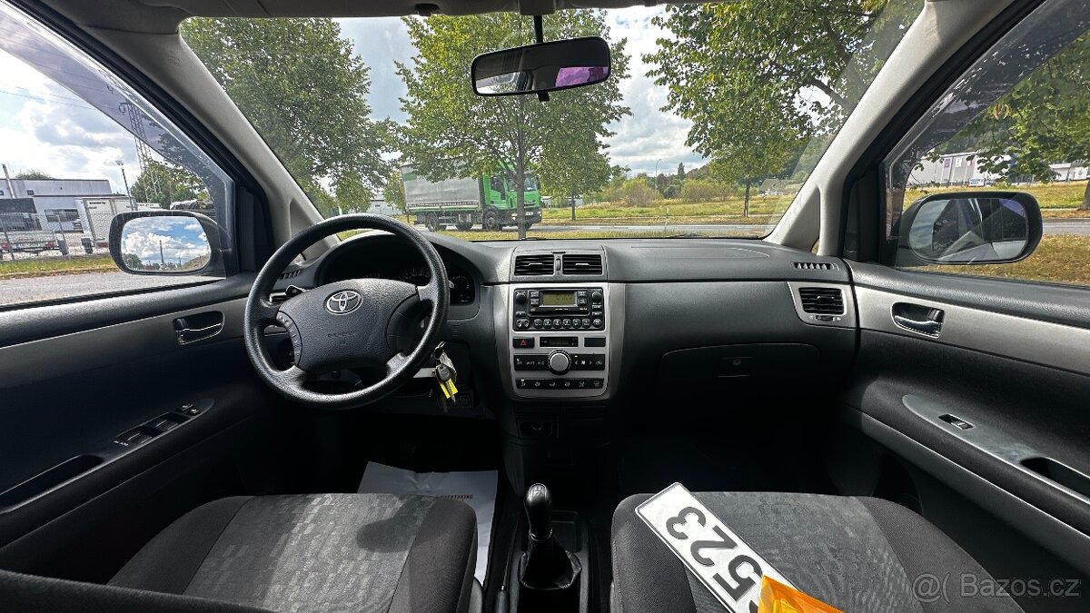 TOYOTA AVENSIS VERSO 2.0 - 13