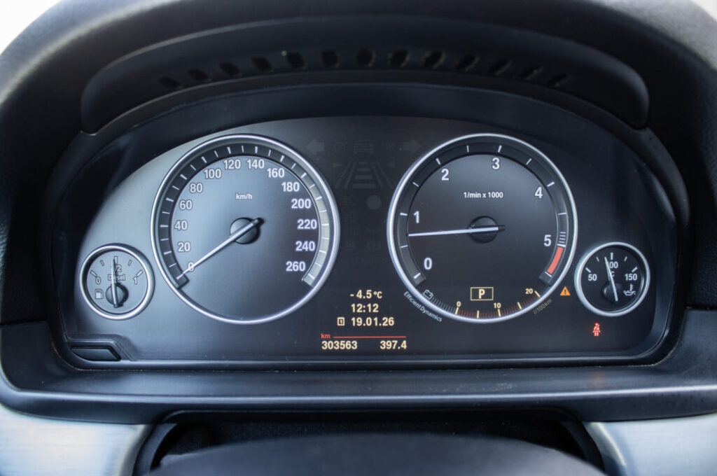 BMW 535d, 220kW (2012) - 13