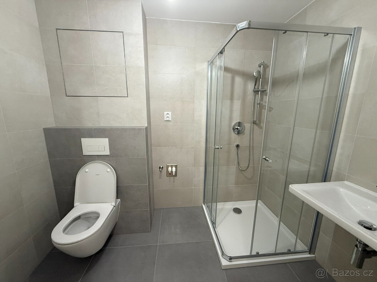Pronájem nového bytu 1+kk se spacím koutem, terasou, zahrado - 13
