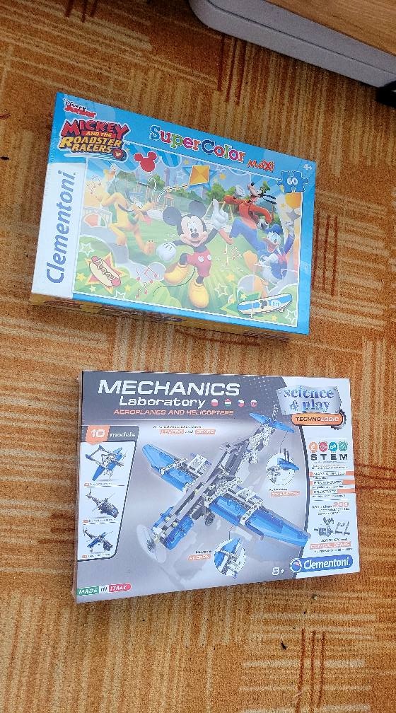 hracky,hry,knihy,boty,obleceni,boby,kolobezka vse dohromasy - 13