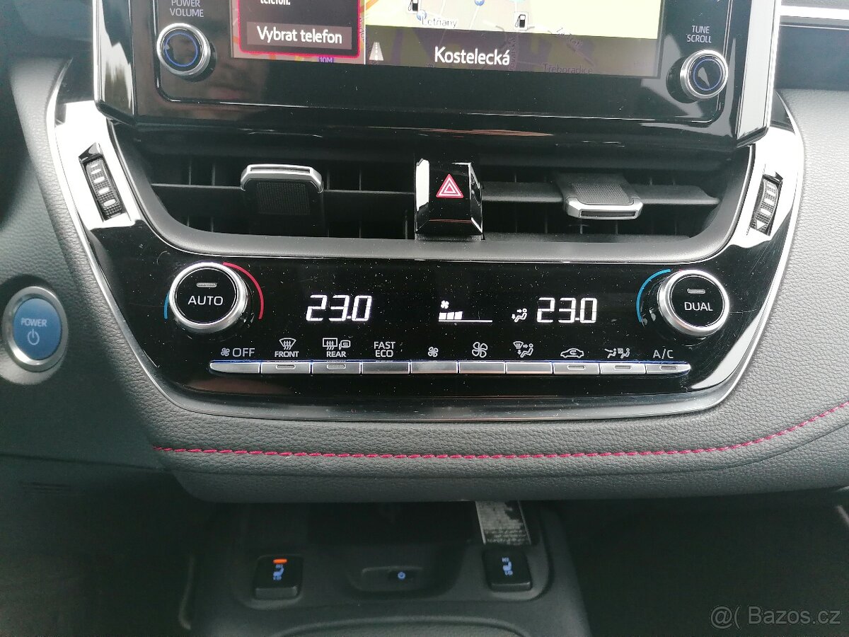 Toyota Corolla 1.8 Hybrid Premium - 13