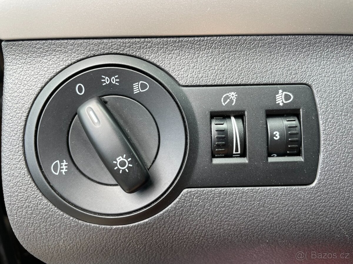VW Touran 1.6 TDi Navigace,Climatronic - 13
