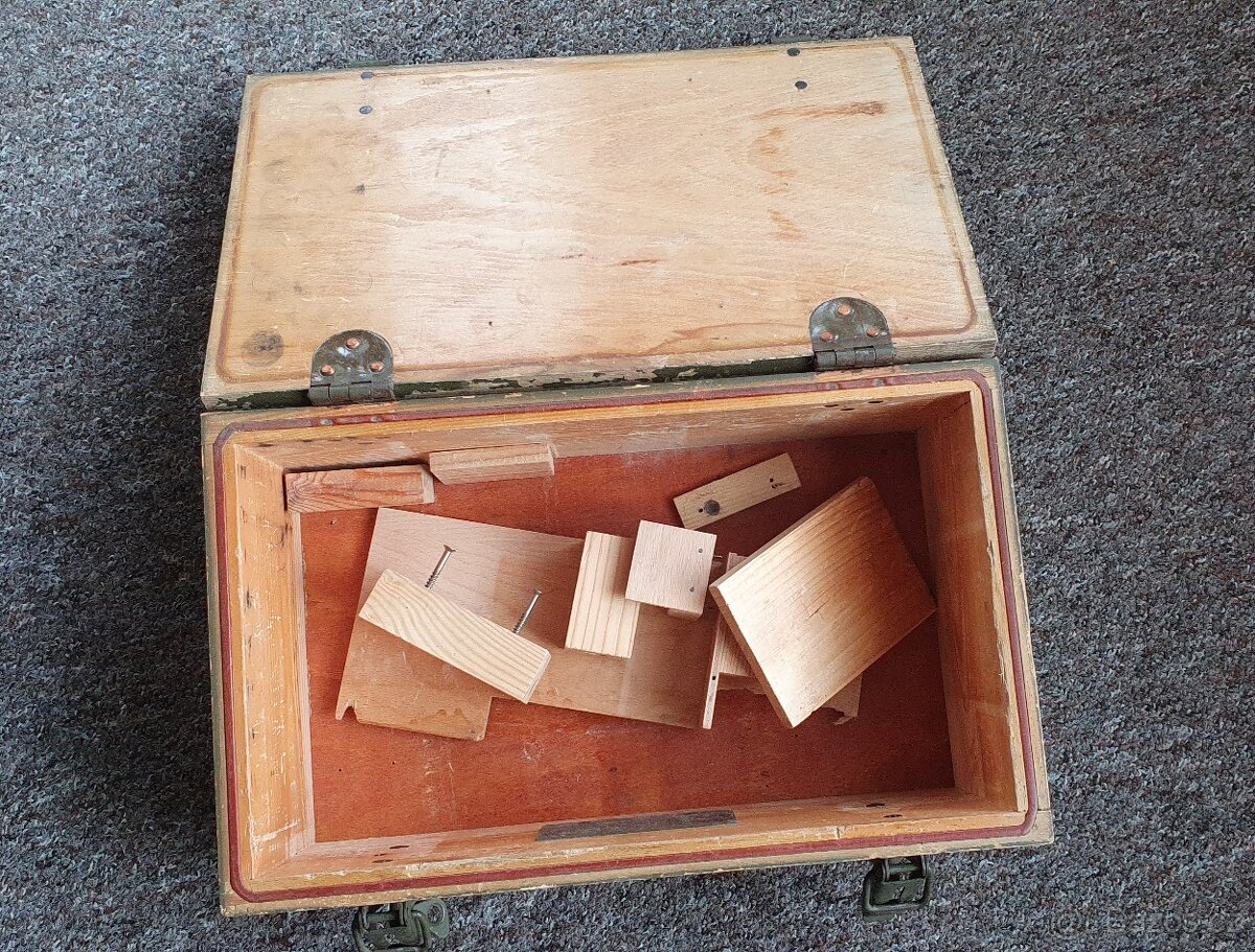 Vojenská dřevěná bedna 2x - 13