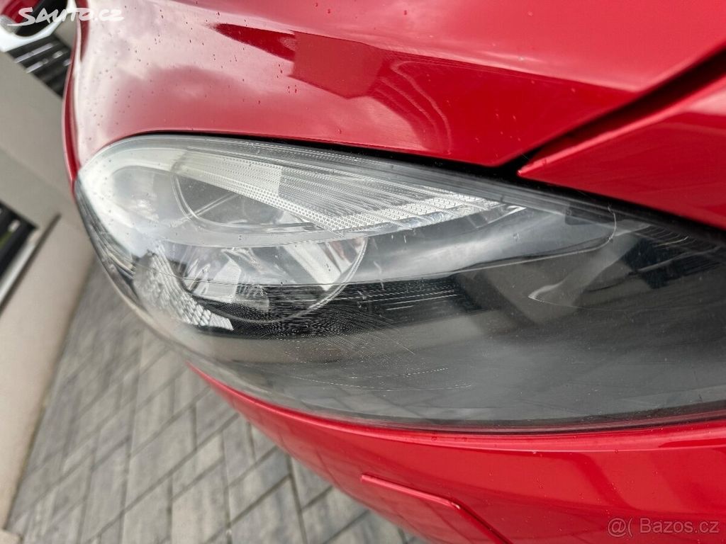 VOLVO V40 D3,110kw,5ti válec,2013 - 13