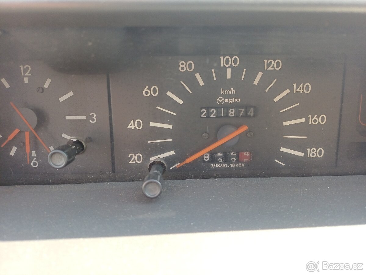 PEUGEOT 205 XAD - 13