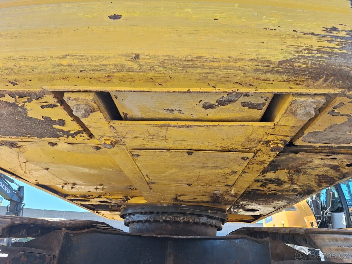 KOMATSU PC 210 LC - 13