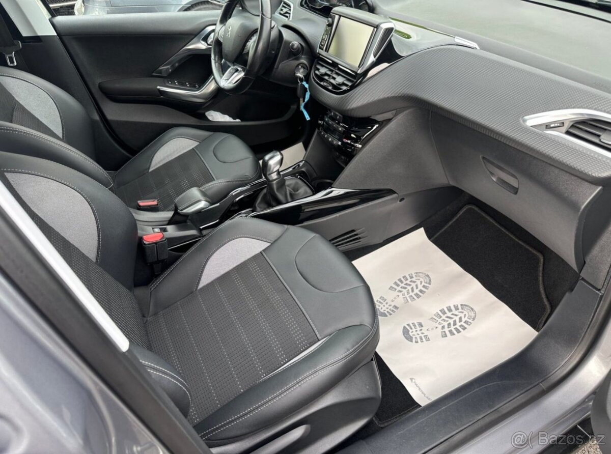prodám Peugeot 2008 1.2T 81kw Allure - 13