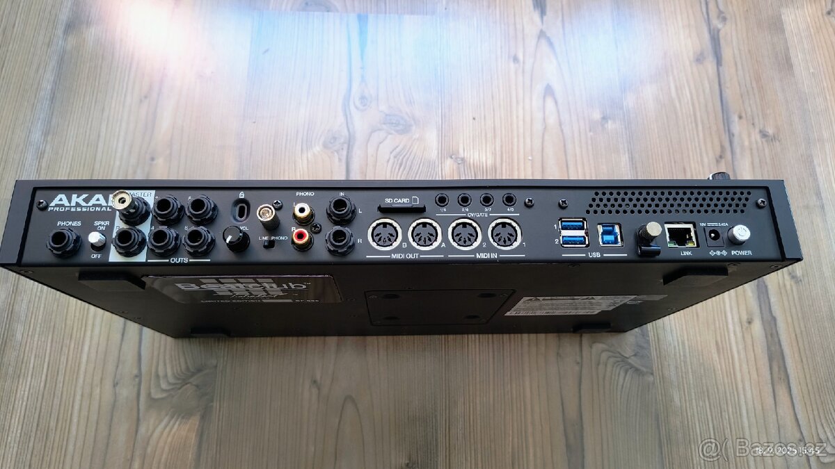 Akai MPC Live II – Beatclub Timbaland
- 13