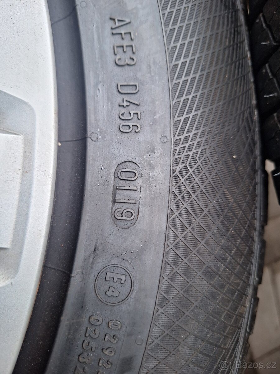 Prodám obuté zimní pneu 215/65/17 Bridgestone - 13