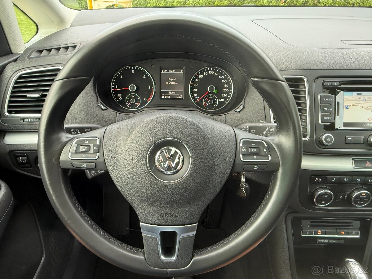 VW SHARAN 2.0 TDi DSG HIGH-L Panorama Webasto Bi-Xen /2014/ - 13