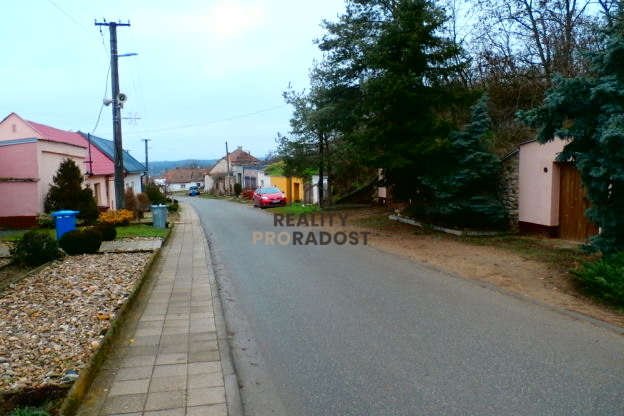 Prodej stavebního pozemku 344m2 se stav.pov. v Hodonicích, n - 13