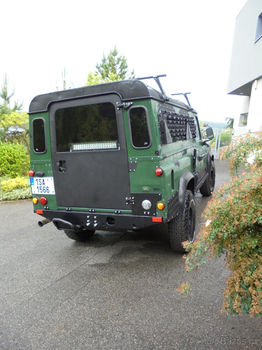 Land Rover Defender 2,5 TD5 - 90 kW - 13