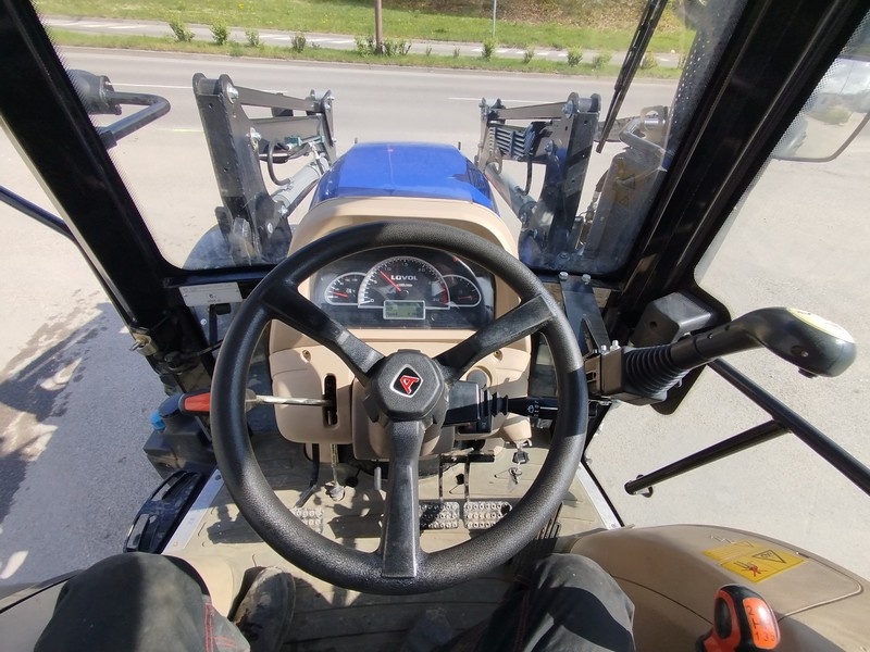 Traktor LOVOL M 904 s čelným nakladačom - 13