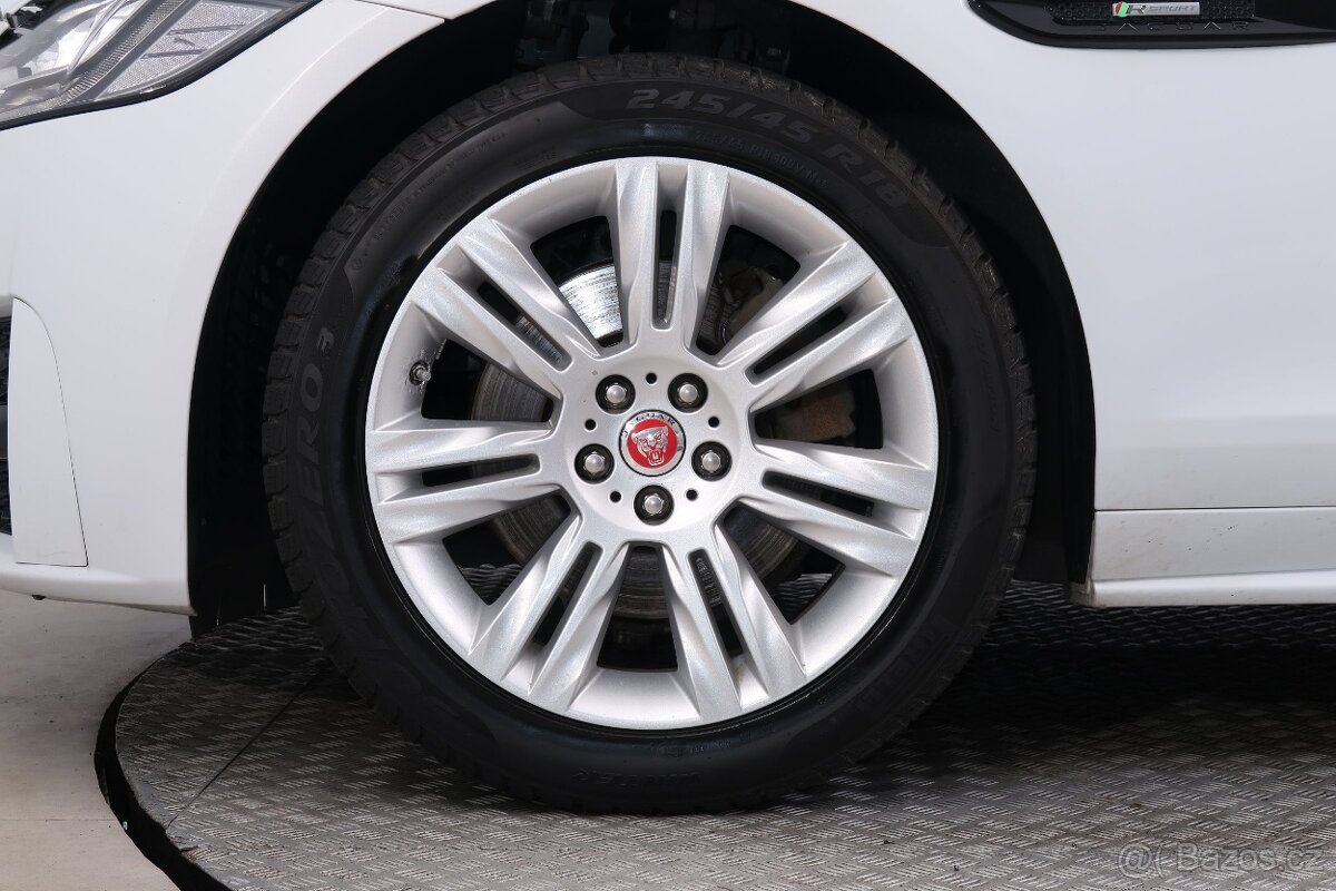 Jaguar XF Mk2 25d AWD - závada motoru - 13