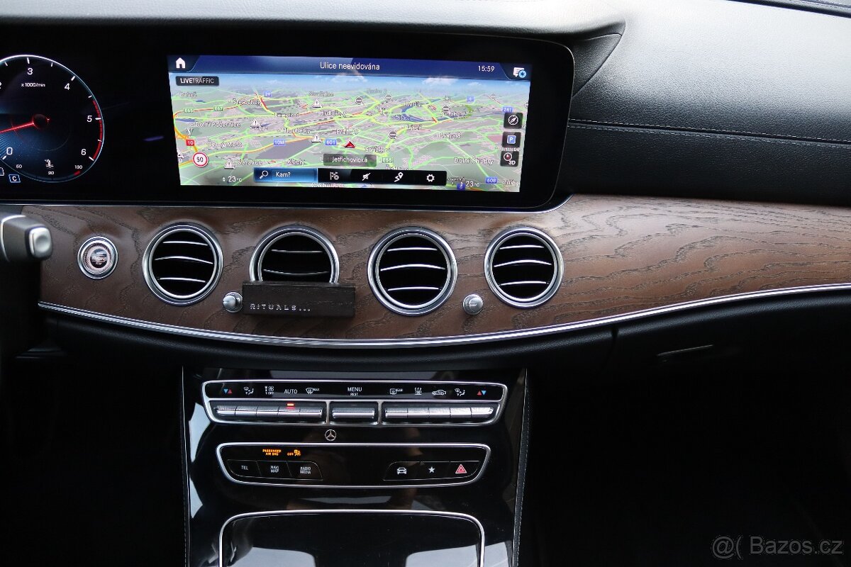 MERCEDES-BENZ E 400D 4MATIC AMG PAKET 243kW - 13