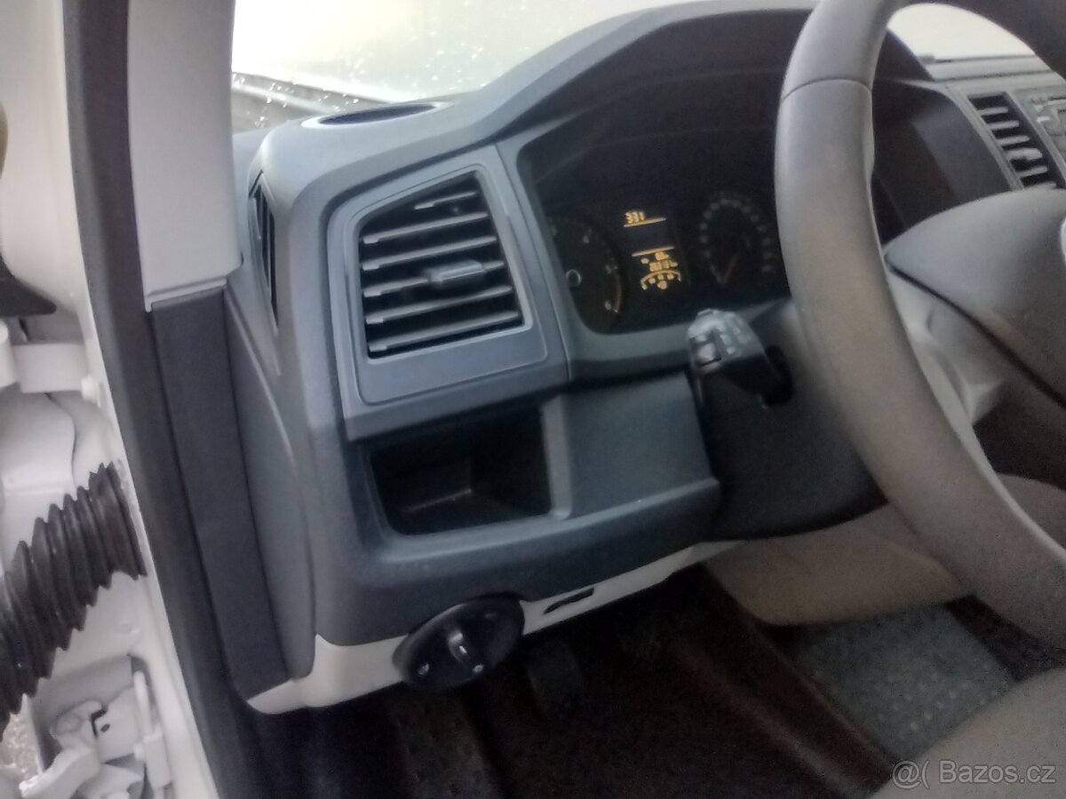 VW Transporter T6 2.0TDI - 13