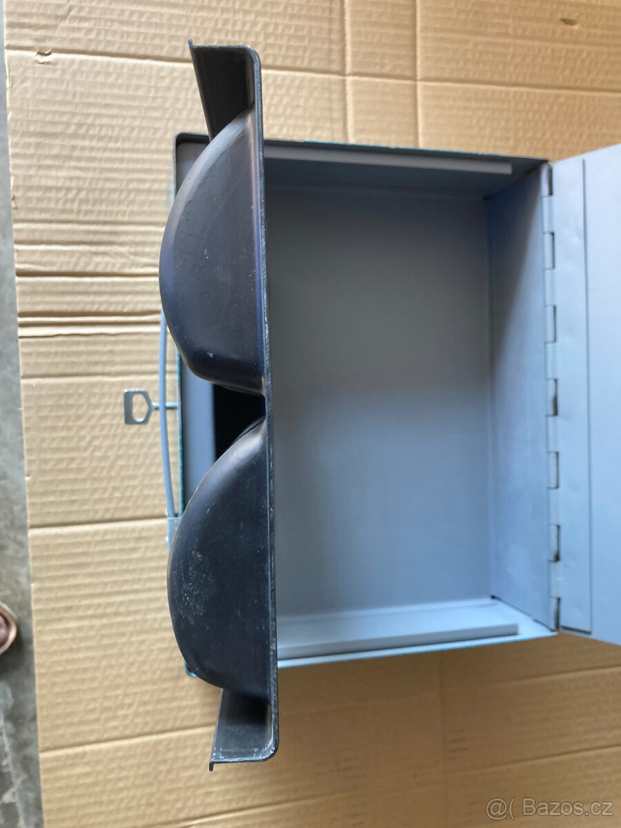 Pokladnička kasička s mincovníkem bytelná za 800 kč - 13