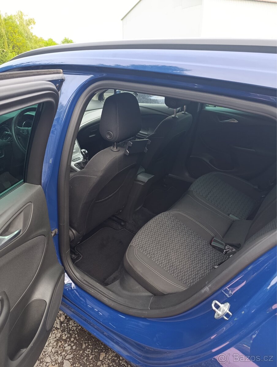 Opel Astra K Sports Tourer 1.6 CDTI 81 kW – stav jako nový - 13