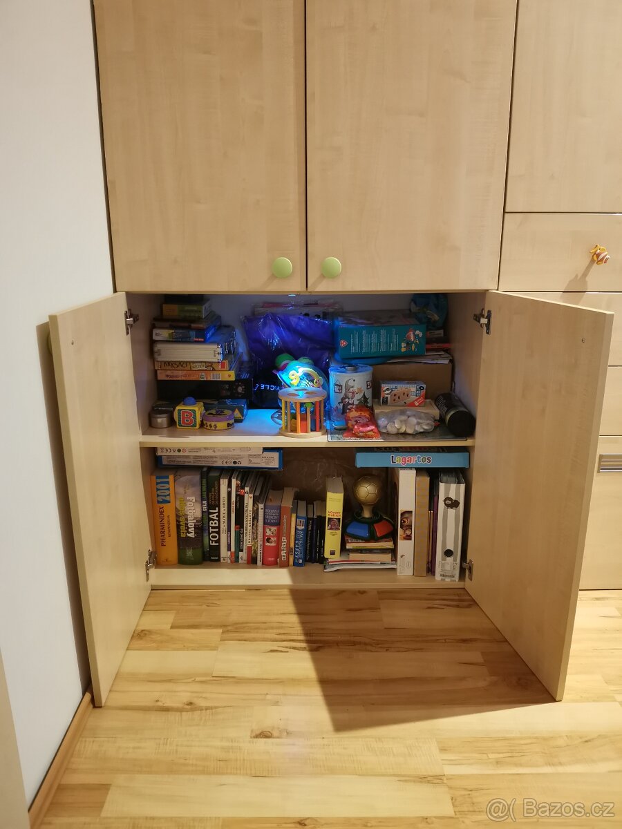 Nábytek do dětského pokoje - set skříně a palanda - 13