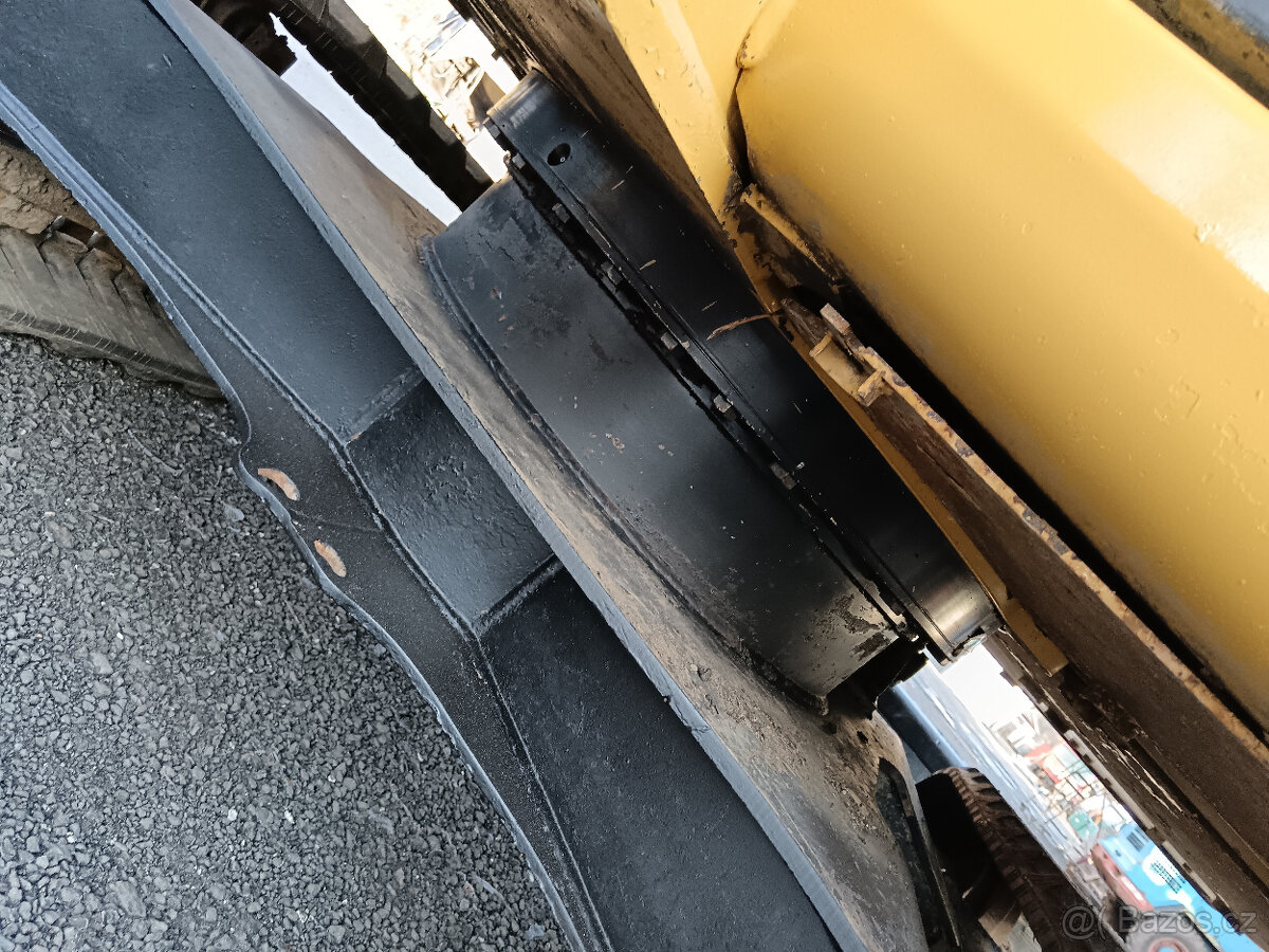 Pásový Bagr CAT 307 B - 13