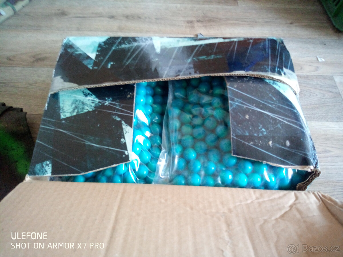 Paintball zbran s vybavením - 13