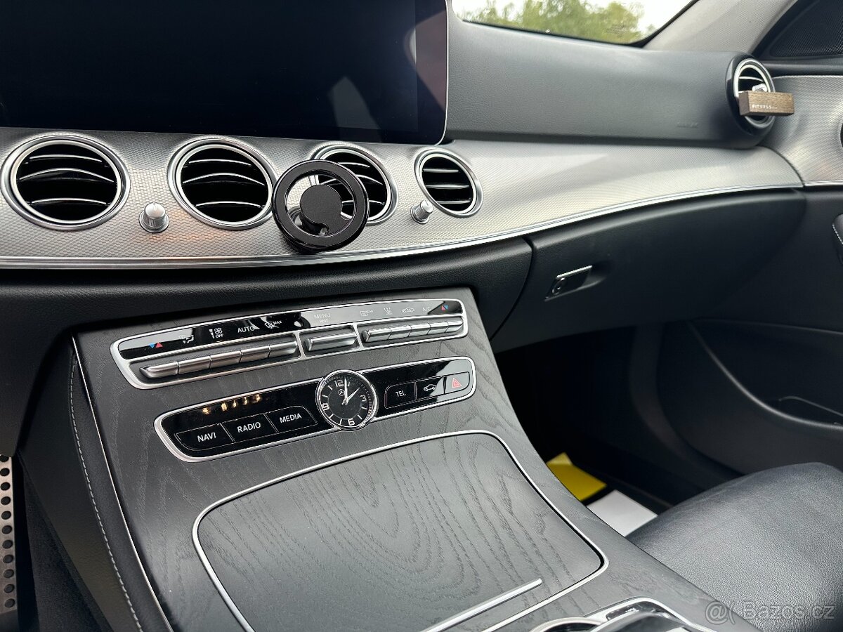 Mercedes-Benz E 300 2020 - 13