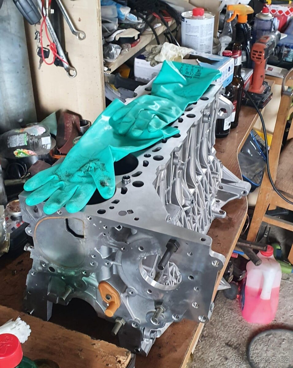 BMW e93 manuál 170kw kabriolet - 13