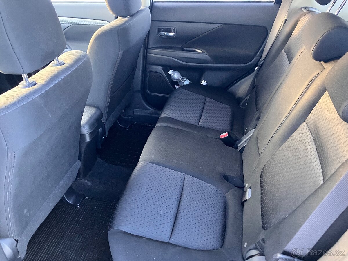 Mitsubishi Outlander 3 2.2 Di-D 4x4 tažné - 13