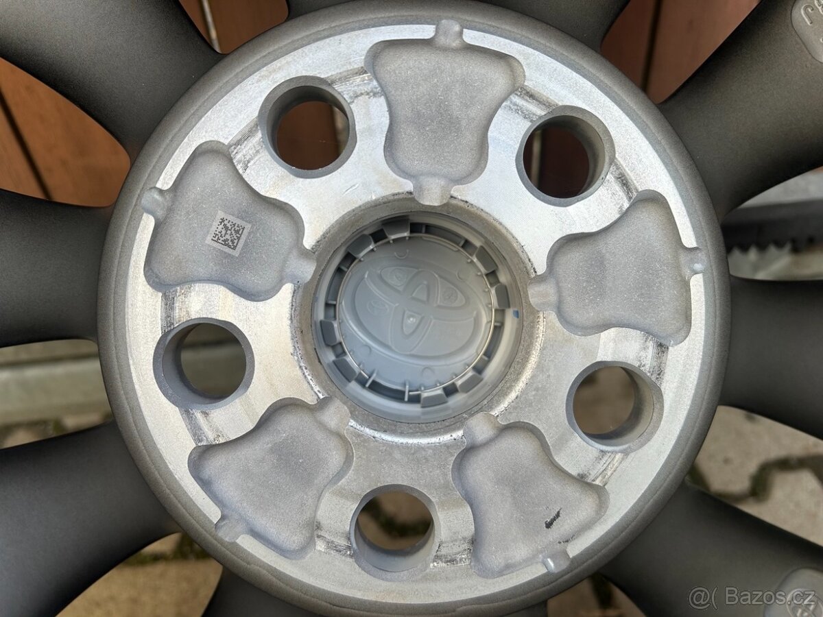 Toyota Mirai II zimní alu orig.nové 19 235/55R19 - 13