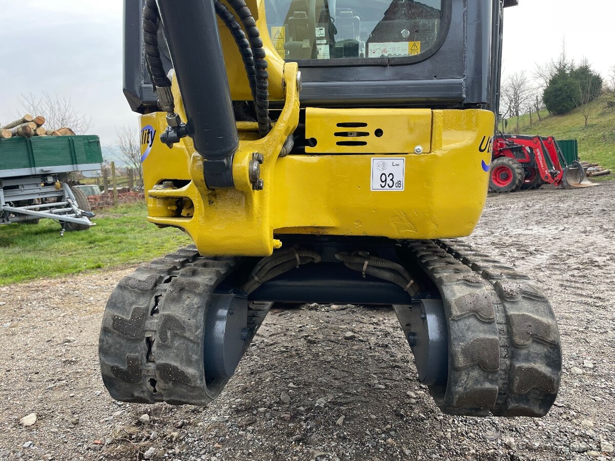 Komatsu PC 18MR-3 - 13