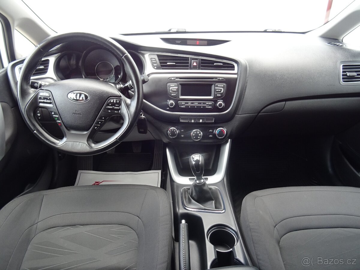 Kia Ceed 1.6GDi,99kW,1majČR,S.kniha,klima - 13