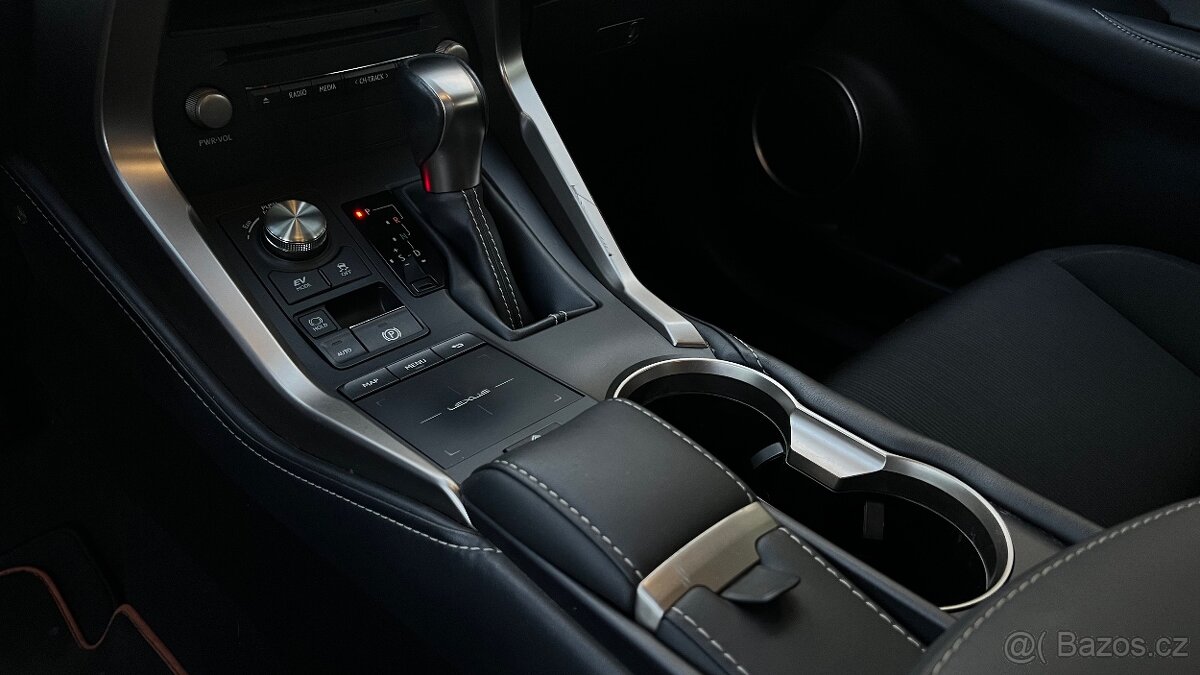 Lexus NX300h Hybrid m.2021 Perleť Navi Kamera Automat CVT - 13