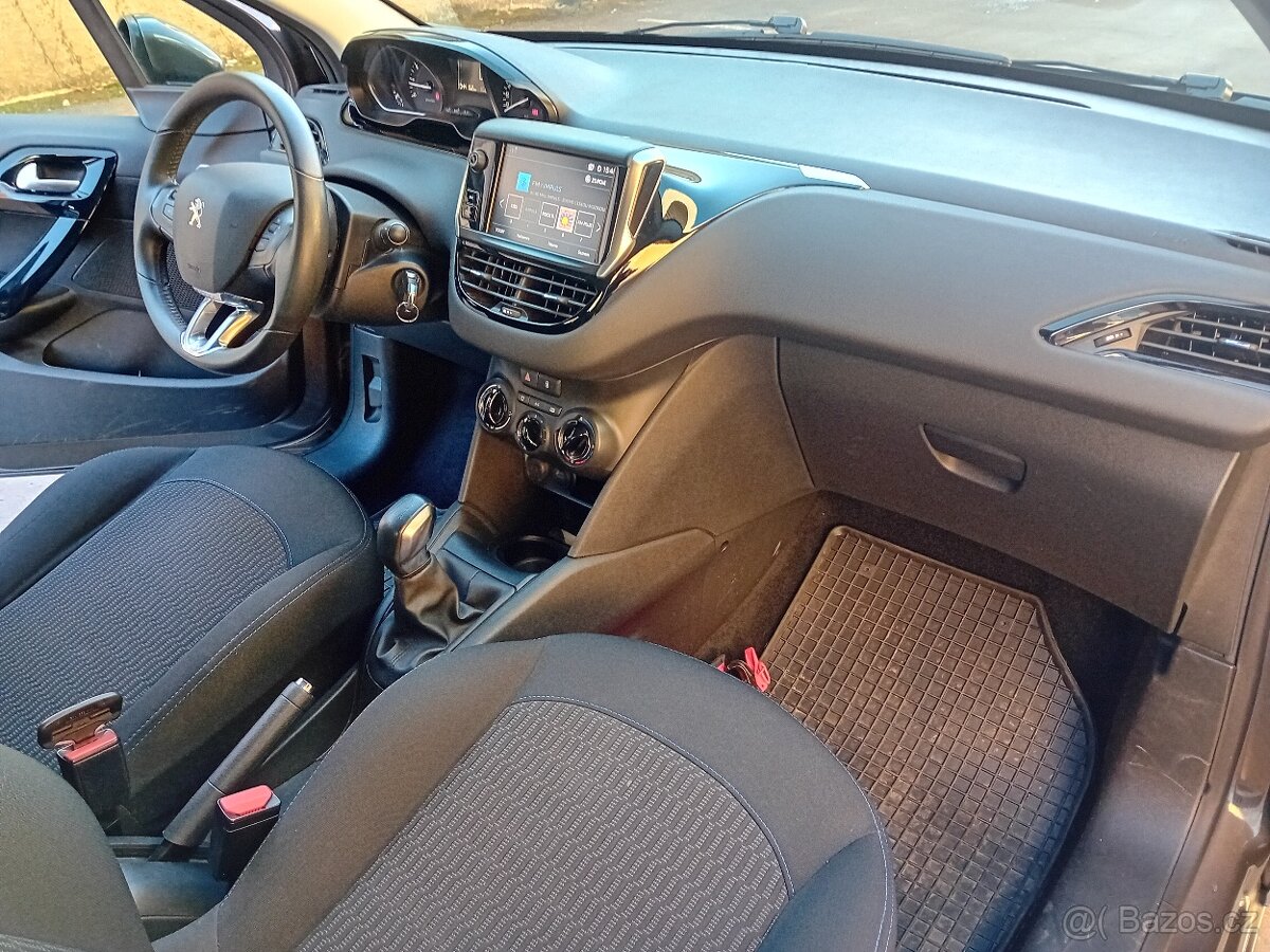 Peugeot 208 1.2i, 61kw, r.2018, naj. 44tis. Servis. - 13