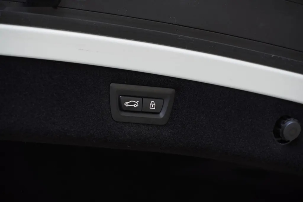 BMW Řada 8, BMW 850i Xdrive cabrio - 13