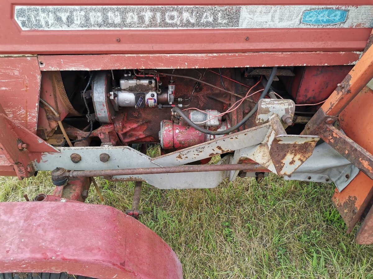 Traktor IHC 444 - 13
