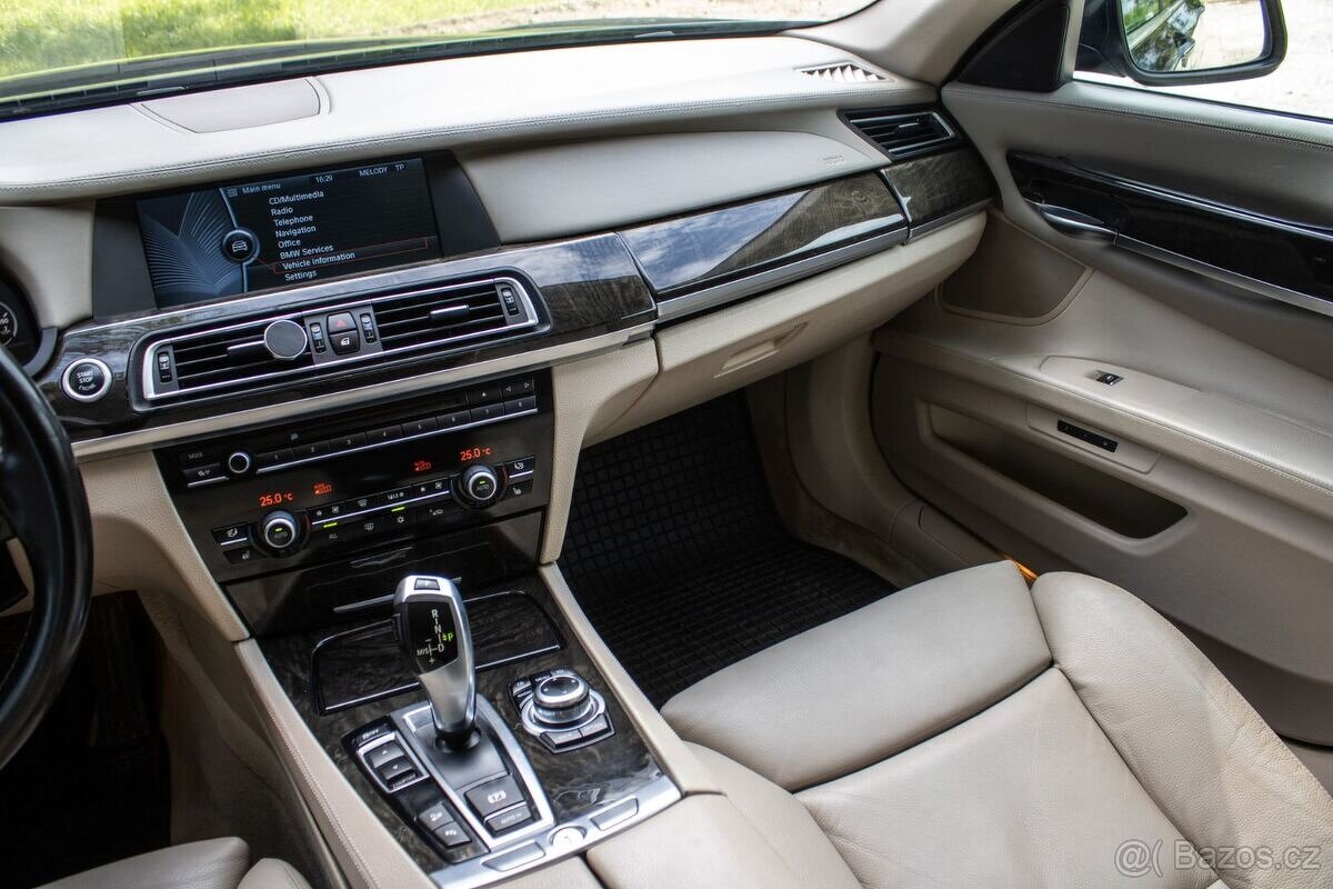 BMW 740d x-drive 225kW - 13