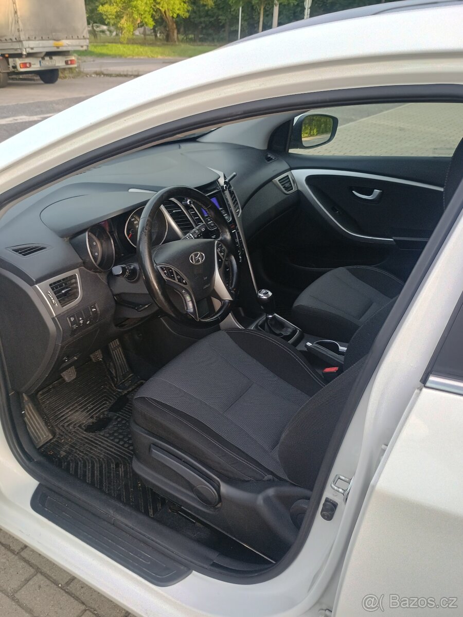 Hyundai i30 1.6 CRDi - 13