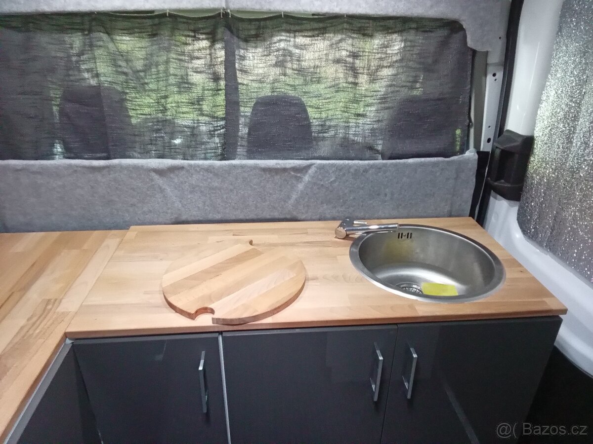 Prodám obytnou dodávku Ford transit L3H2 - 13