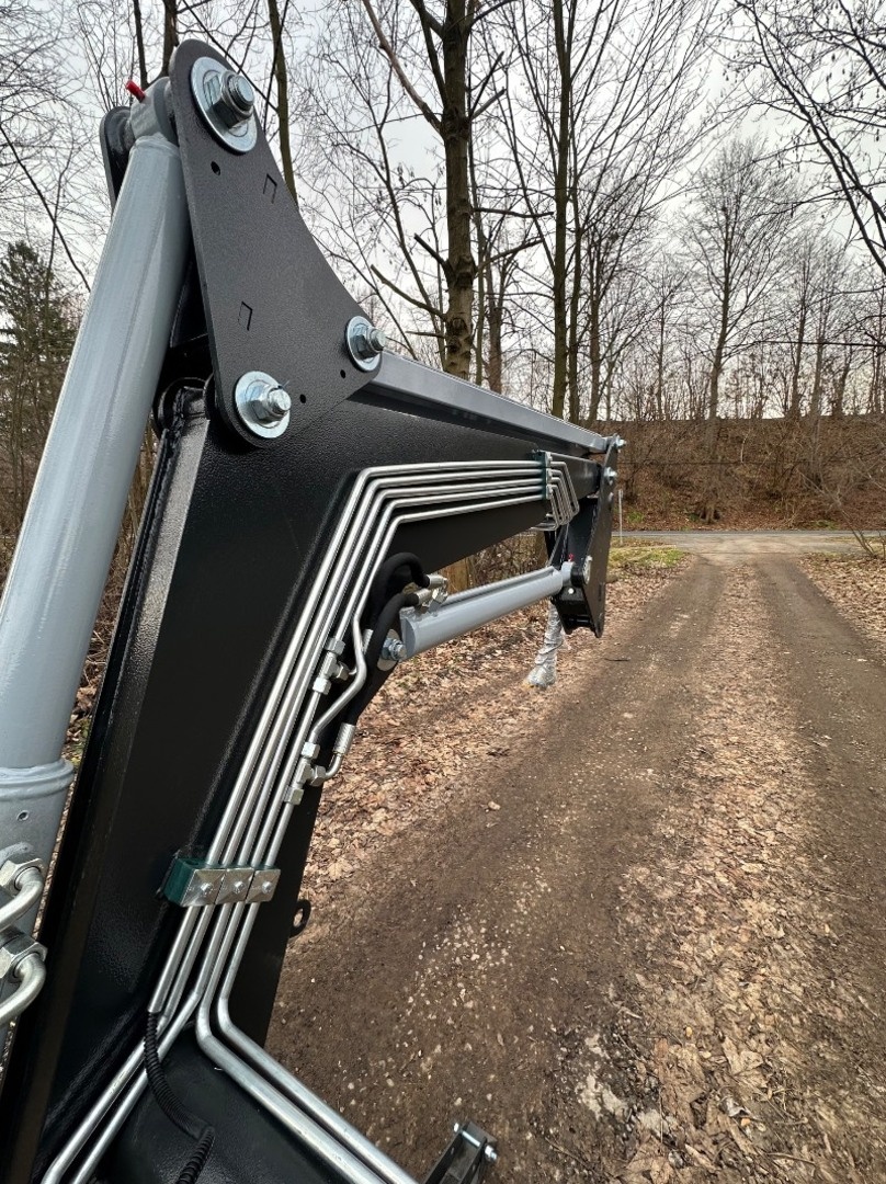 Čelní nakladač na traktor HYDRATRAC 1600 - 13