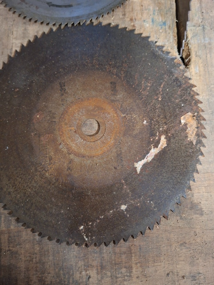 Stará stolní kotoučová pila. - 13