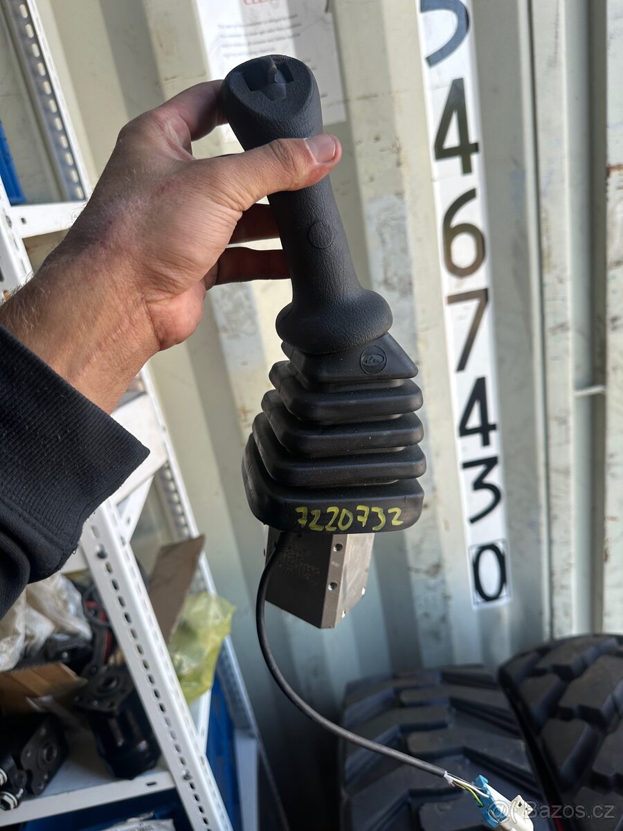 Joysticky na Minibagry Bobcat - 13