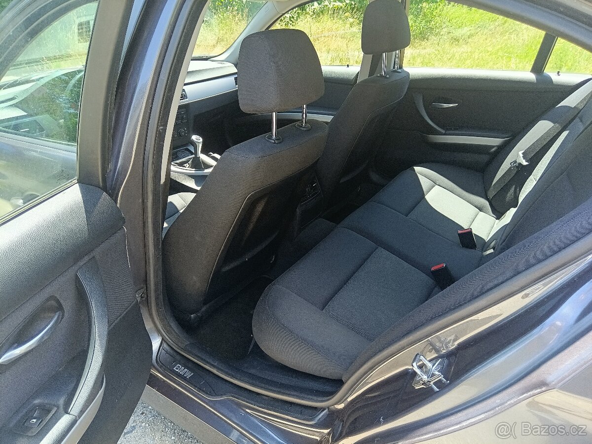 BMW 320i e90 110kw, rok 2005 - 13