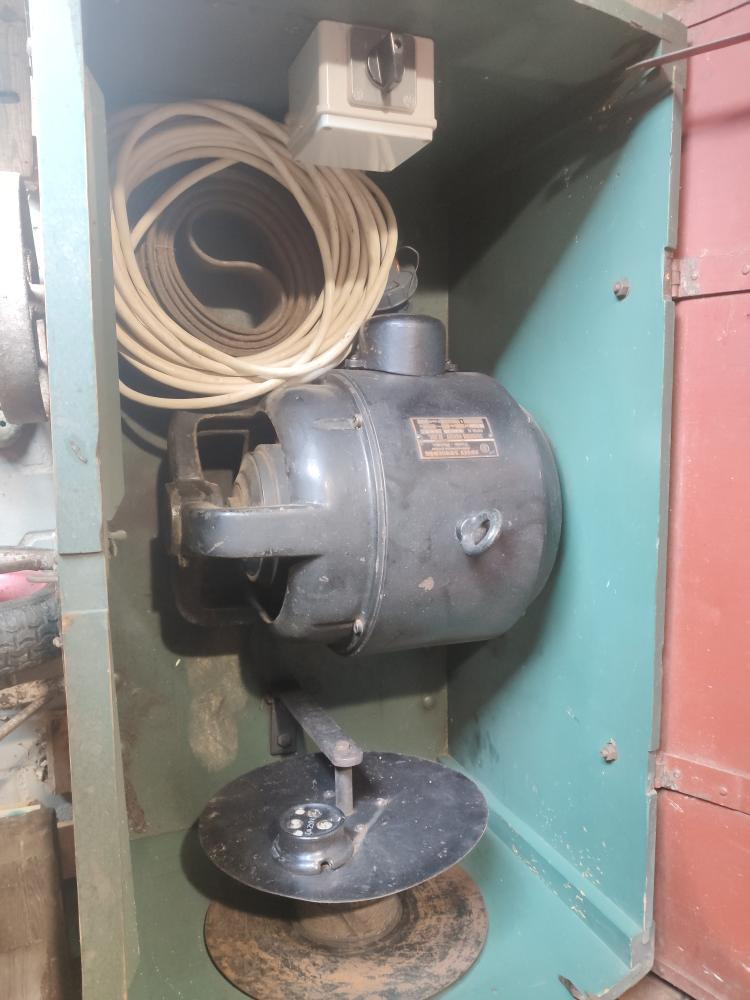 Stabilní elektromotor s cirkulárkou - 13