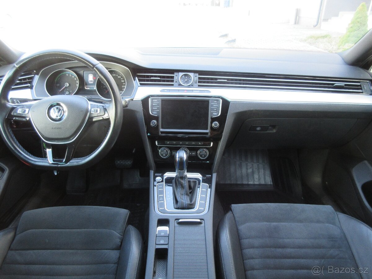 Volkswagen Passat Variant GTE Hybrid - 13