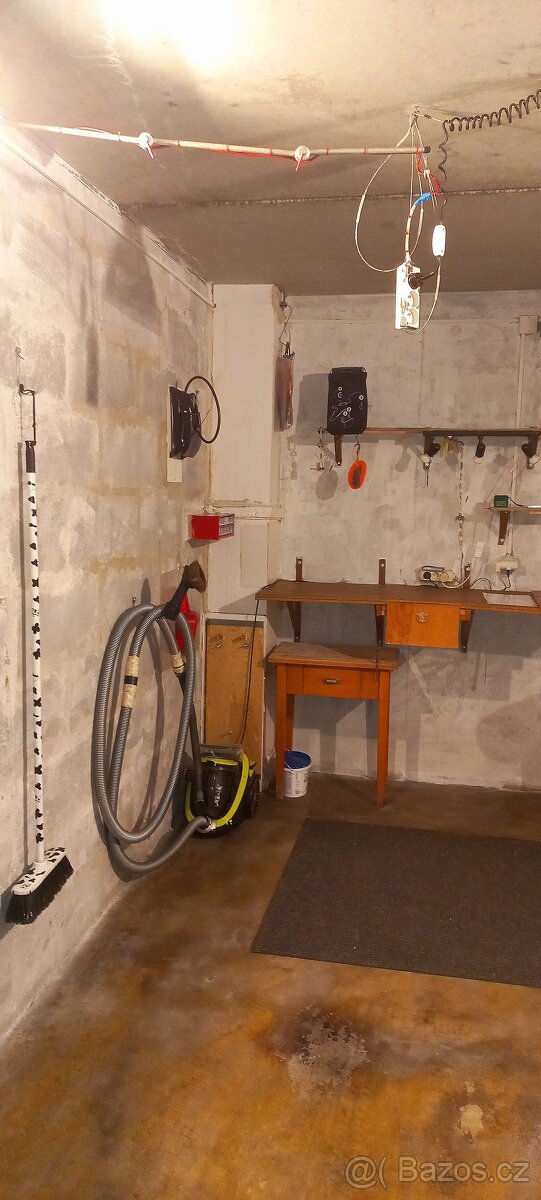 GARÁŽ Praha 5 BARRANDOV-možnost vlastní Elektro nabíjení - 13
