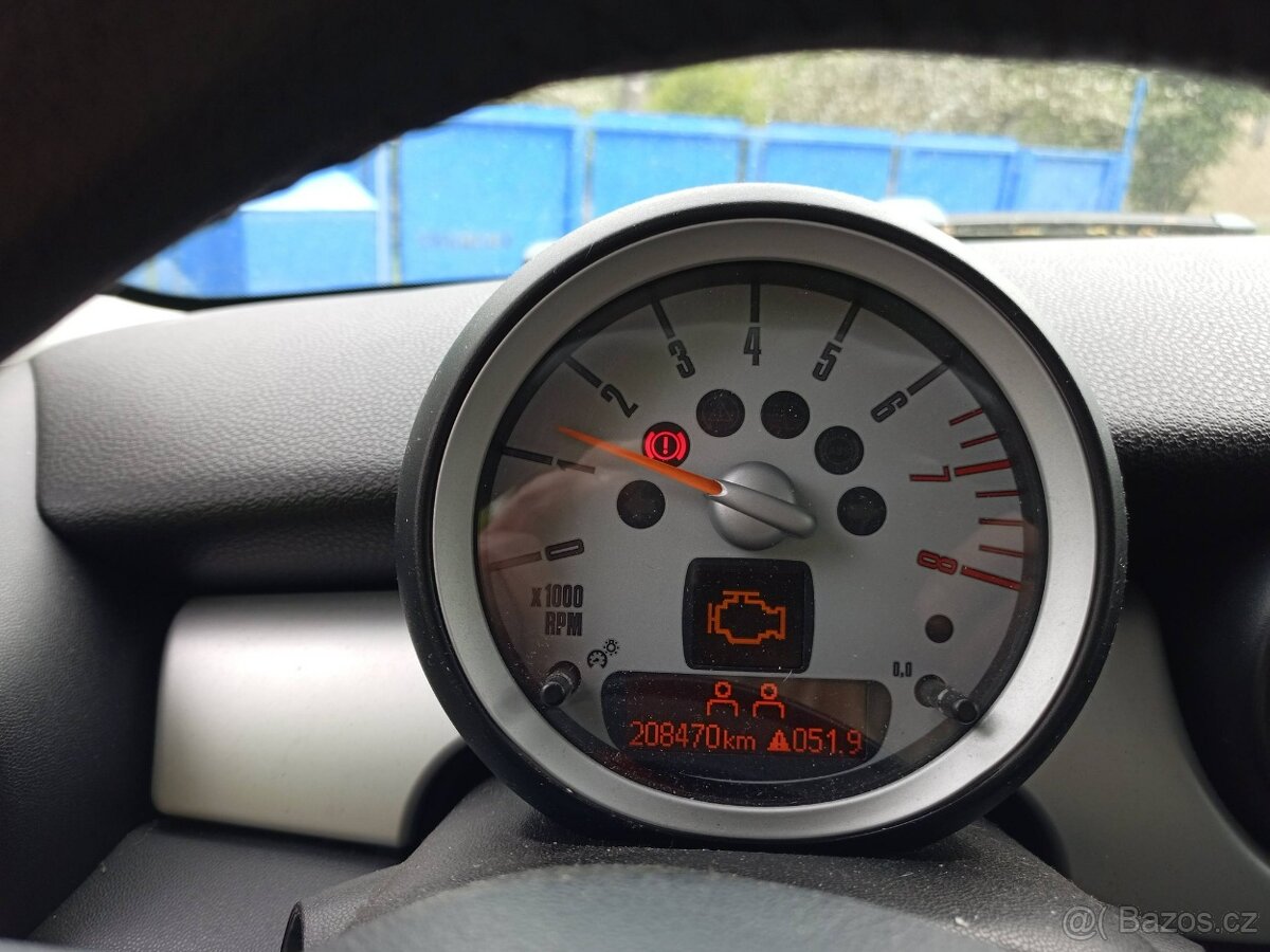 Prodám Mini Cooper,rok 2007 - 13