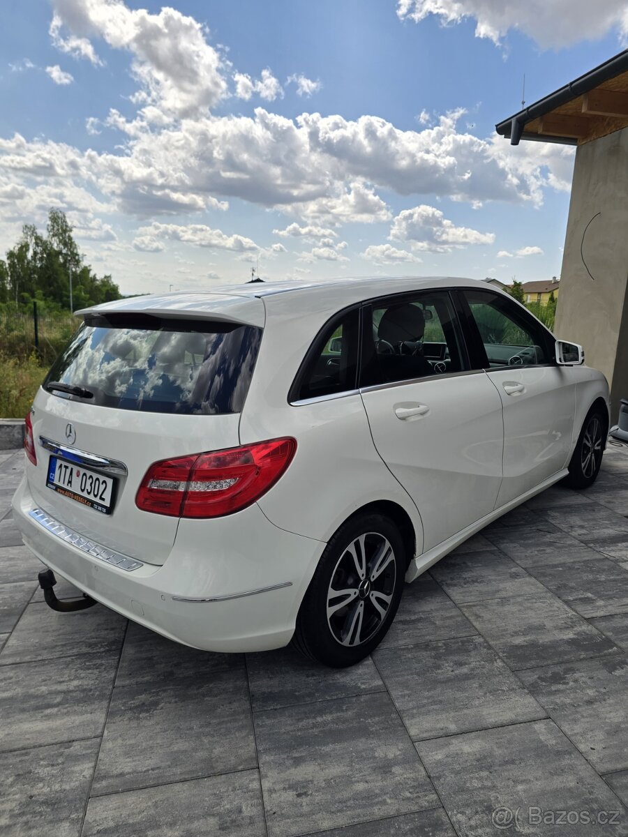 Mercedes Benz B180 W246 automat 2014 - 13