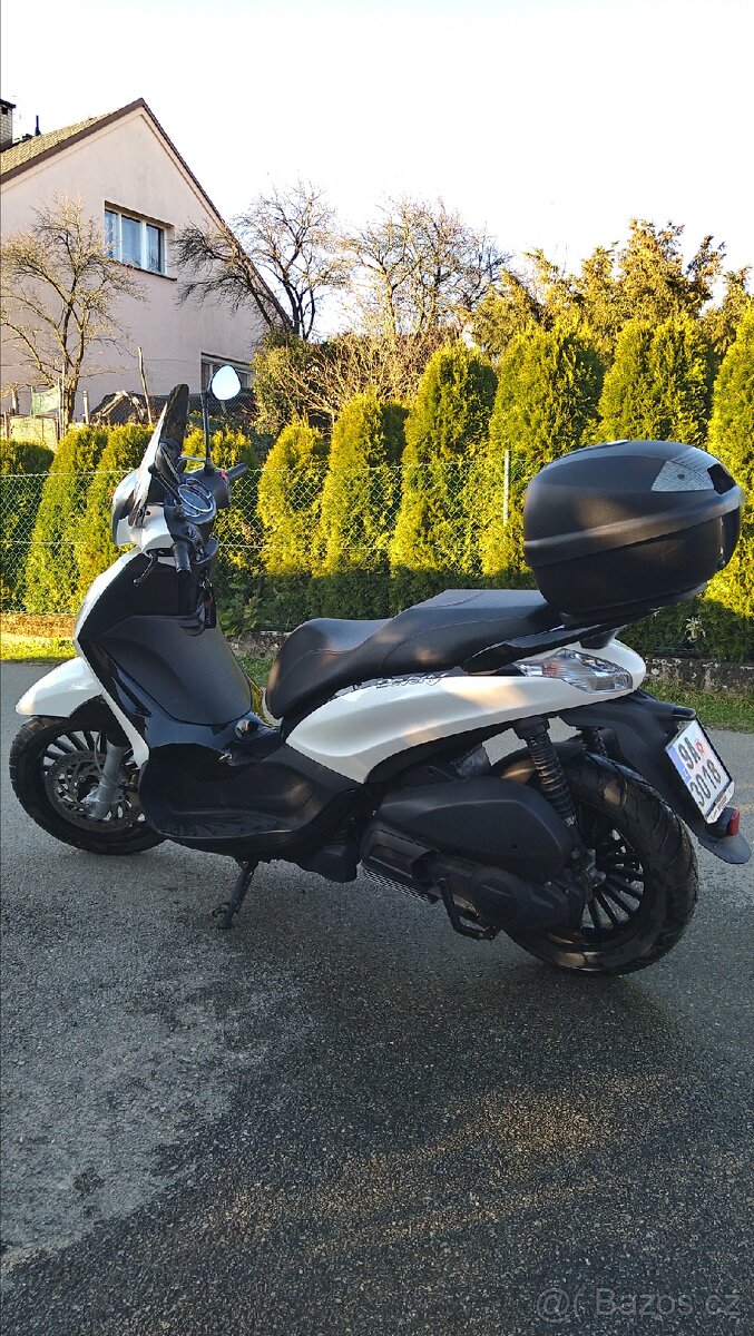 Piaggio Beverly 125 , původ ČR, najeto pouze 10 tisíc - 13